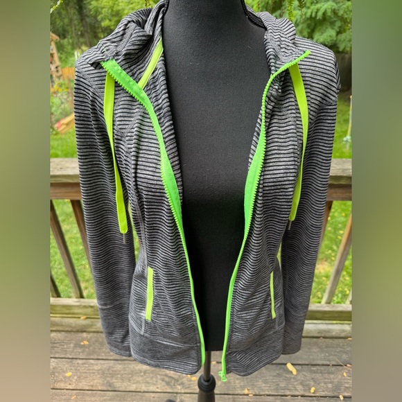 Lukka gray and black striped athletic zip up hoodie medium - Picture 8 of 9